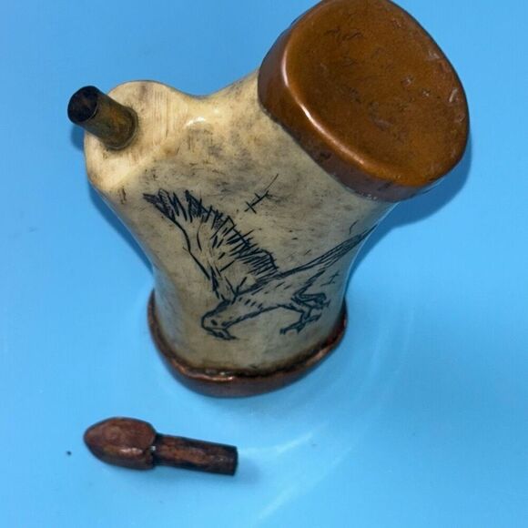 Vtg 1978 DH Derosia scrimshaw bone & copper powder flask/snuff - Picture 6 of 7
